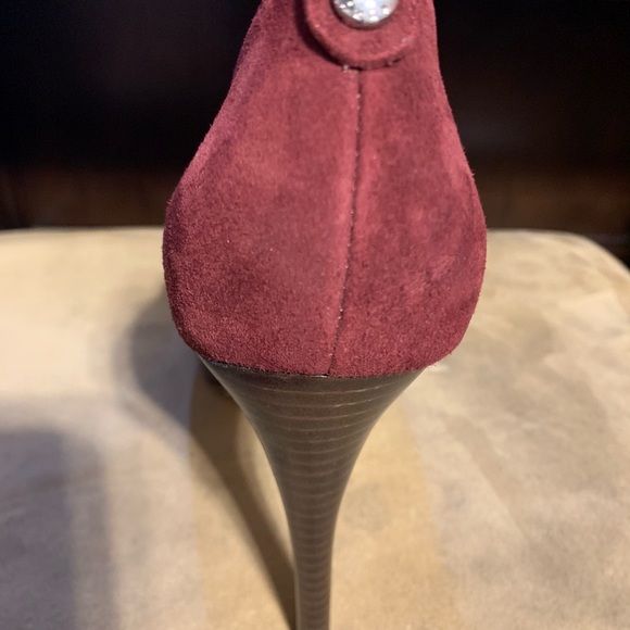 Michael Kors Suede Peep Toe Pumps! - Picture 7 of 7